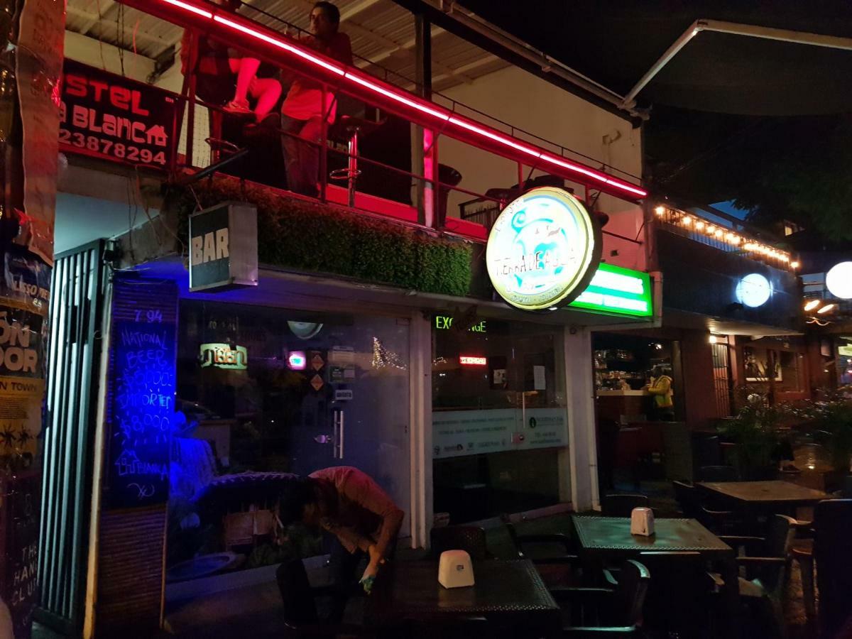 Casa Blanca Hostel Medellin Ngoại thất bức ảnh
